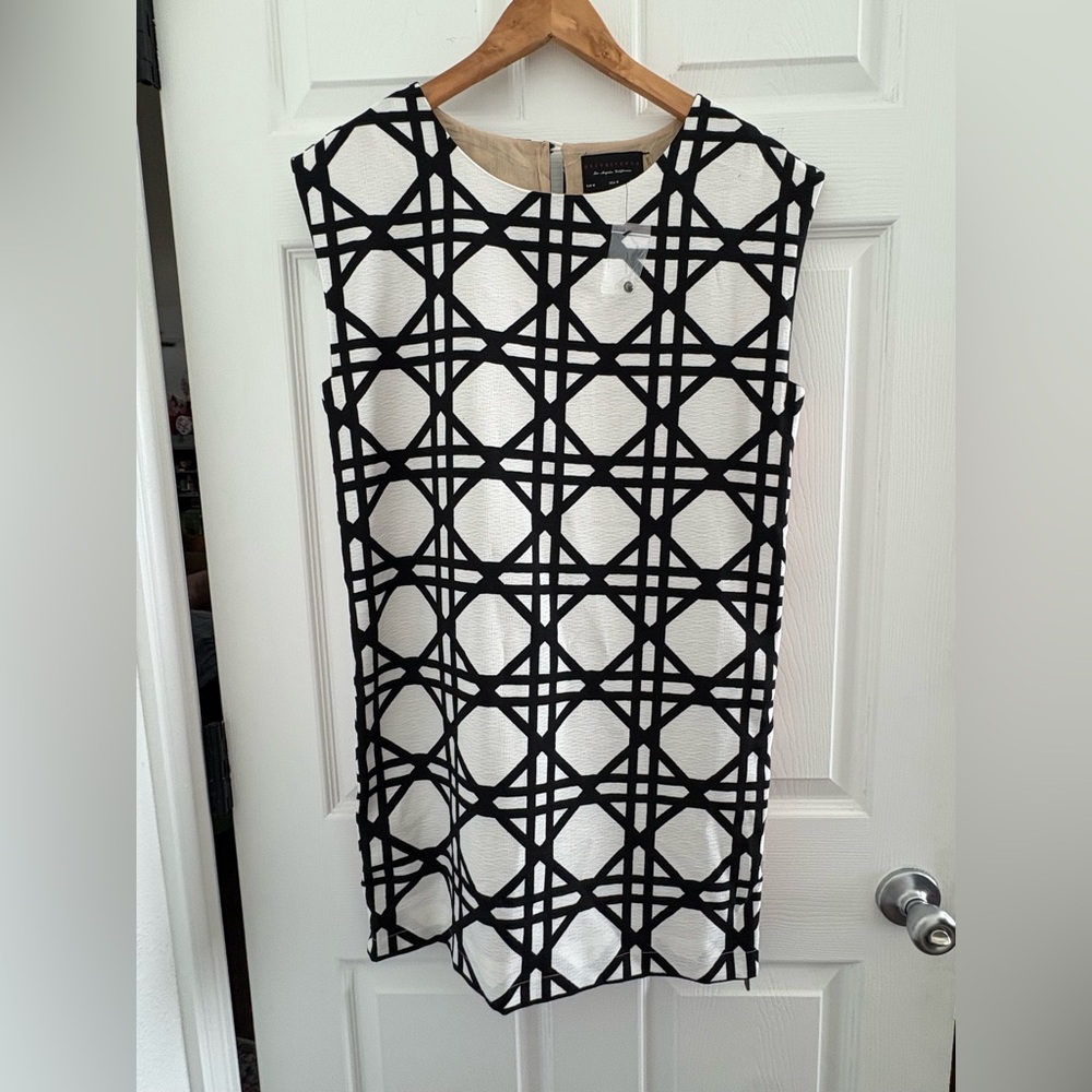 NWT Size medium Dress Forum 70’s style geometric boxy black and white dress